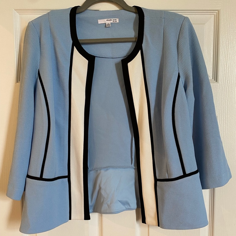 Blue blazer size 14 and fits like a medium/large